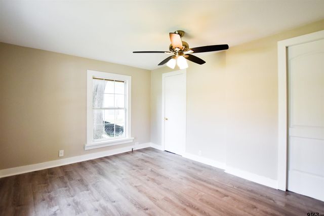 219 Half St, Lindale, TX 75771