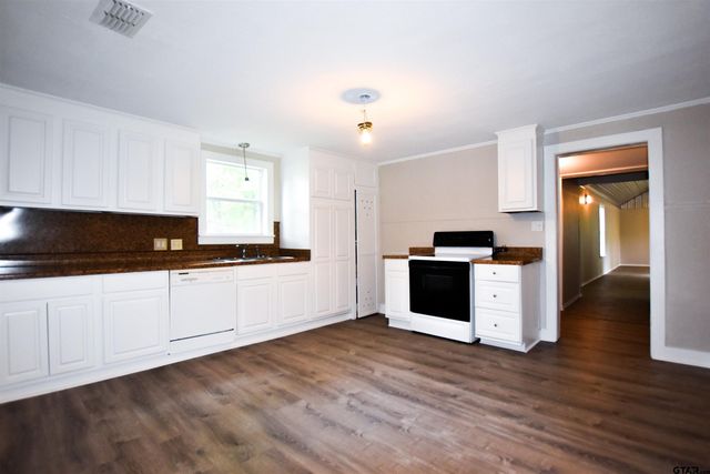 219 Half St, Lindale, TX 75771