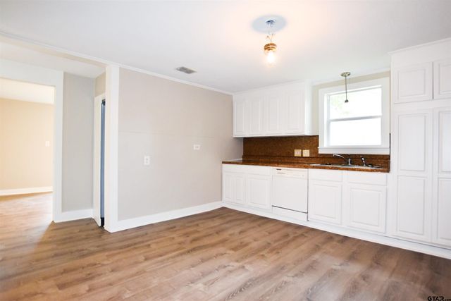 219 Half St, Lindale, TX 75771