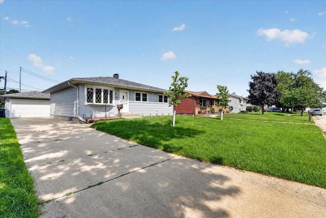 2218 Pioneer Road, Janesville, WI 53546