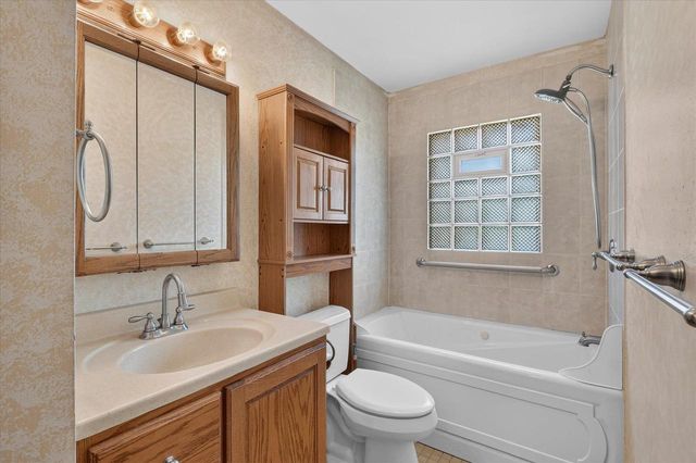 2218 Pioneer Road, Janesville, WI 53546