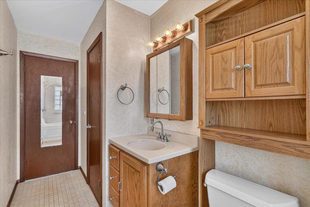 2218 Pioneer Road, Janesville, WI 53546