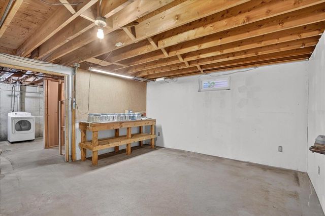 2218 Pioneer Road, Janesville, WI 53546