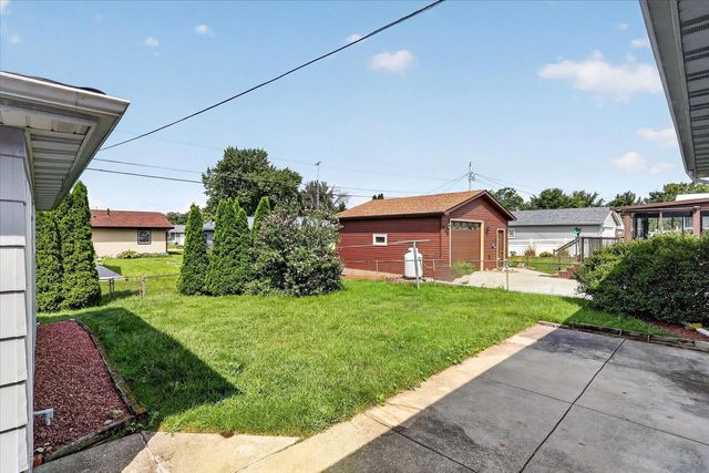 2218 Pioneer Road, Janesville, WI 53546