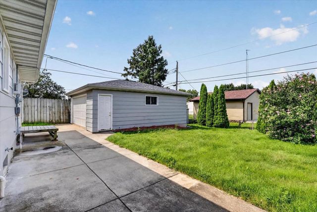2218 Pioneer Road, Janesville, WI 53546
