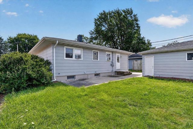 2218 Pioneer Road, Janesville, WI 53546