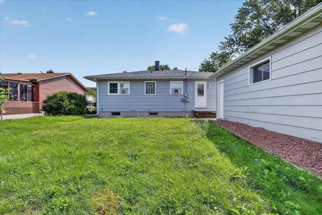 2218 Pioneer Road, Janesville, WI 53546