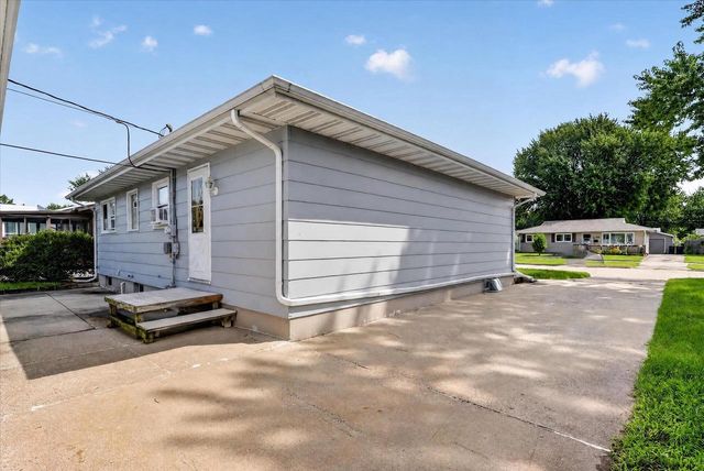 2218 Pioneer Road, Janesville, WI 53546