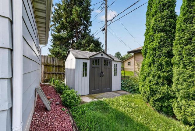2218 Pioneer Road, Janesville, WI 53546