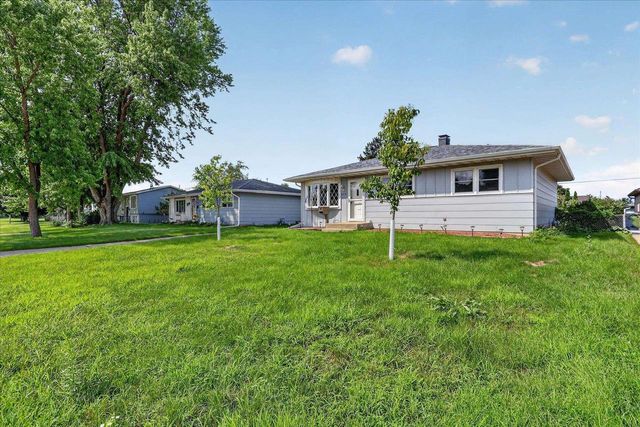 2218 Pioneer Road, Janesville, WI 53546