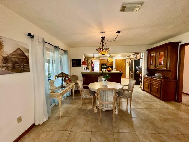 201 Westwood Drive E, Trinity, TX 75862