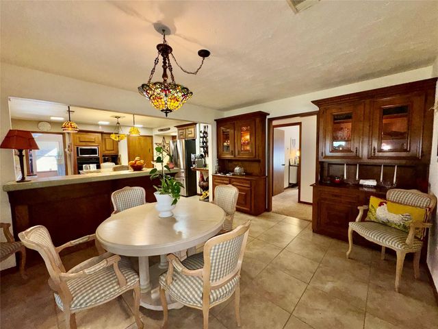 201 Westwood Drive E, Trinity, TX 75862