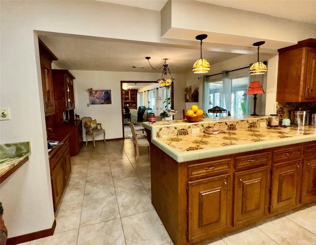 201 Westwood Drive E, Trinity, TX 75862