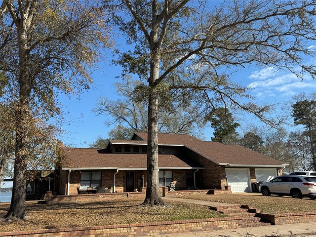 201 Westwood Drive E, Trinity, TX 75862