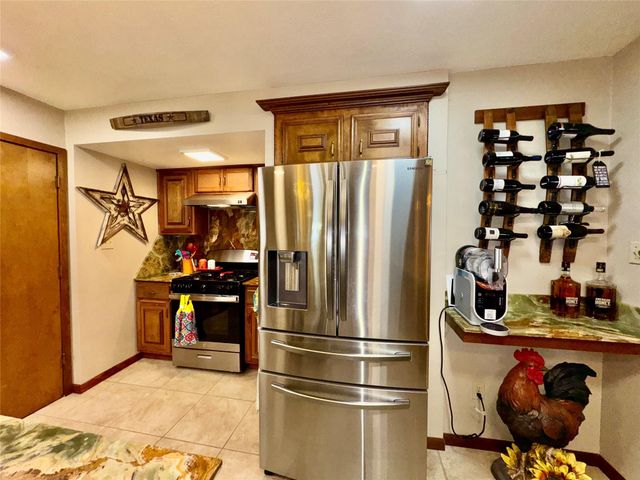 201 Westwood Drive E, Trinity, TX 75862