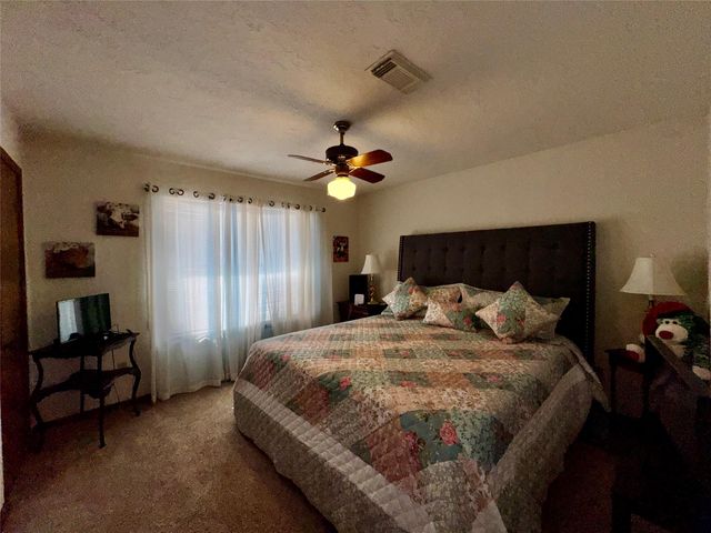 201 Westwood Drive E, Trinity, TX 75862