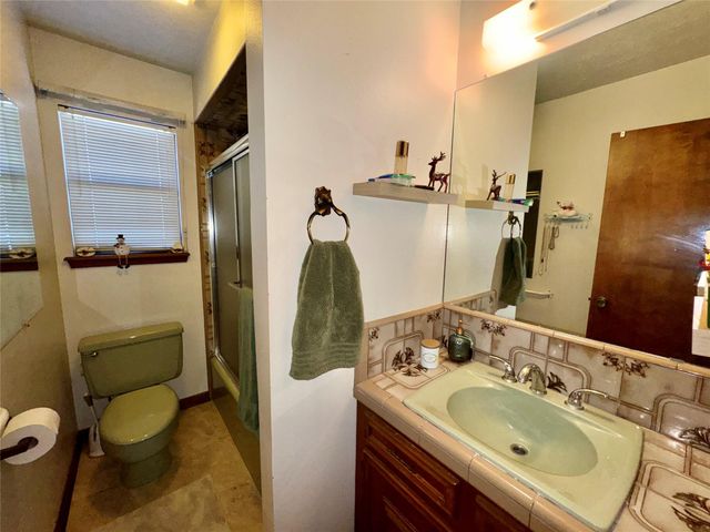 201 Westwood Drive E, Trinity, TX 75862