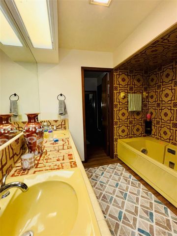 201 Westwood Drive E, Trinity, TX 75862