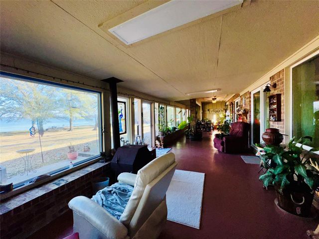 201 Westwood Drive E, Trinity, TX 75862