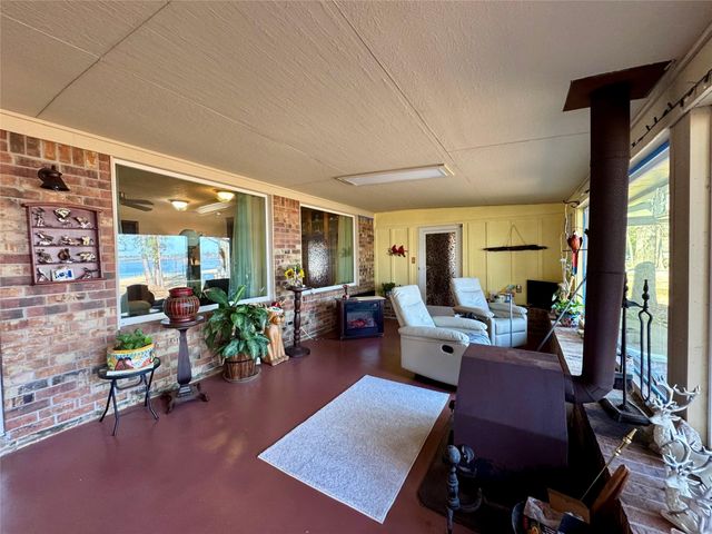 201 Westwood Drive E, Trinity, TX 75862