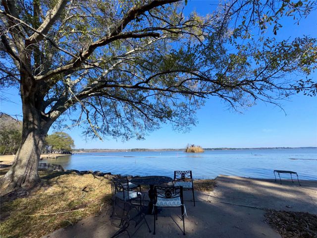 201 Westwood Drive E, Trinity, TX 75862