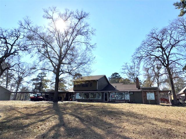201 Westwood Drive E, Trinity, TX 75862