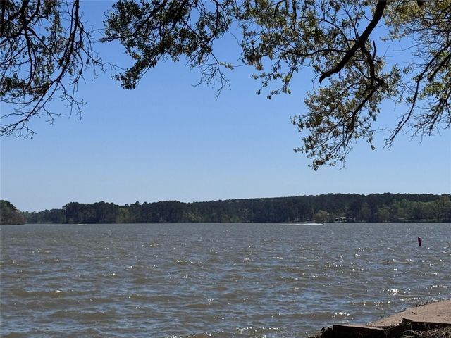 201 Westwood Drive E, Trinity, TX 75862