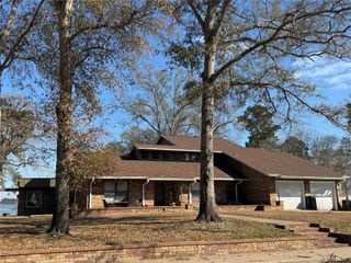 201 Westwood Drive E, Trinity, TX 75862