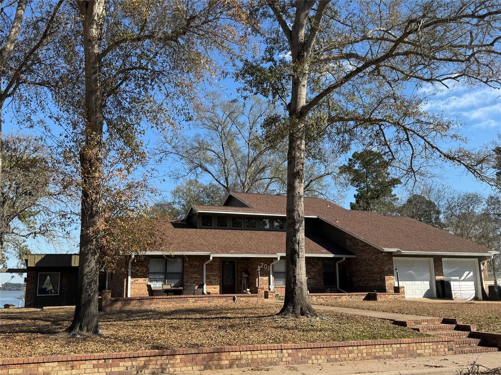 201 Westwood Drive E, Trinity, TX 75862