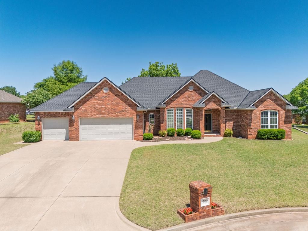 Image 1 of property listing at 1402 Nottingham Place, Shawnee, OK 74804