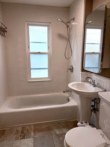 118 Newburg Street 118, Boston, MA 02131