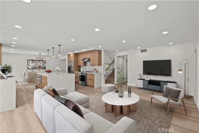 5437 Vista Fortuna, Cypress, CA 90630