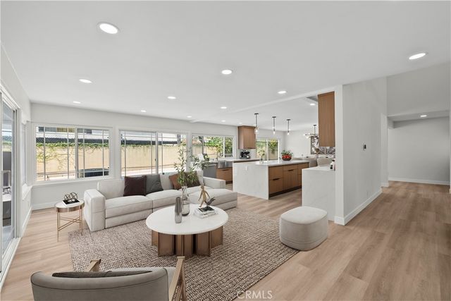 5437 Vista Fortuna, Cypress, CA 90630