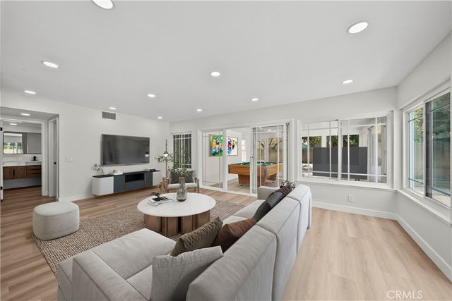 5437 Vista Fortuna, Cypress, CA 90630