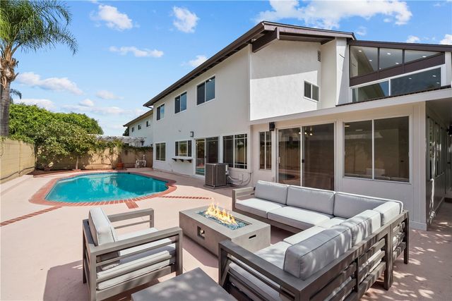 5437 Vista Fortuna, Cypress, CA 90630