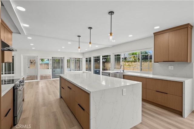 5437 Vista Fortuna, Cypress, CA 90630