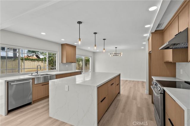 5437 Vista Fortuna, Cypress, CA 90630
