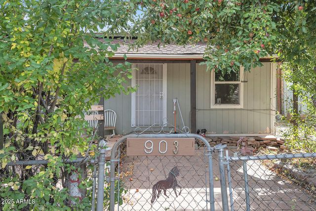 903 W CLAY Avenue, Flagstaff, AZ 86001