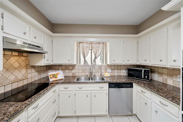 2026 Riverlawn Drive, Kingwood, TX 77339