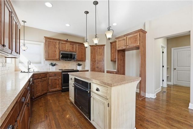 1401 NE Ernest Way, Lee's Summit, MO 64086