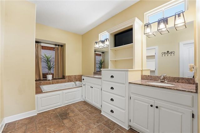 1401 NE Ernest Way, Lee's Summit, MO 64086