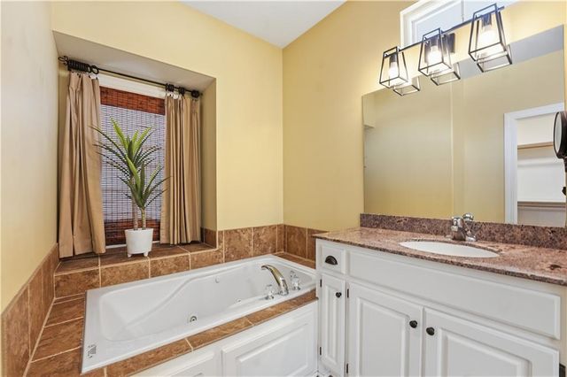 1401 NE Ernest Way, Lee's Summit, MO 64086