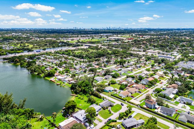 5811 SW 53RD Terrace, Davie, FL 33314