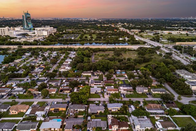 5811 SW 53RD Terrace, Davie, FL 33314