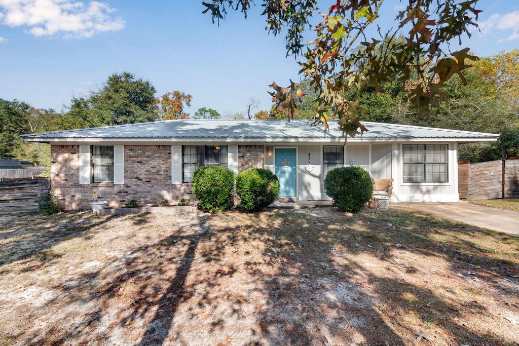 1793 Juniper Lake Road, Defuniak Springs, FL 32433