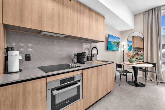 121 NE 5th Street 304, Miami, FL 33132