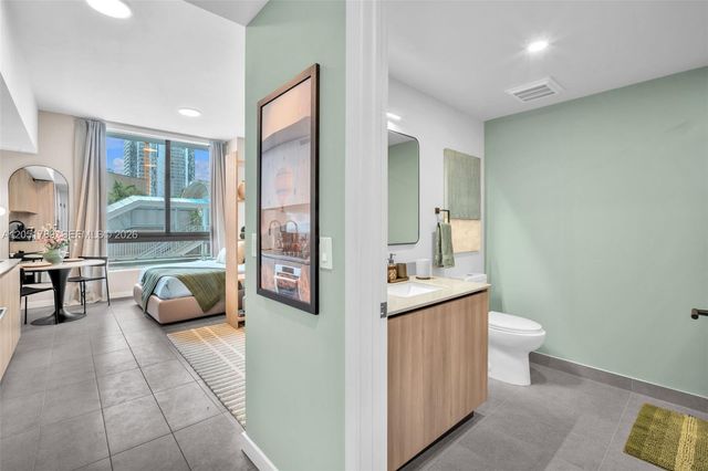 121 NE 5th Street 304, Miami, FL 33132