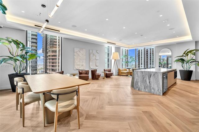 121 NE 5th Street 304, Miami, FL 33132