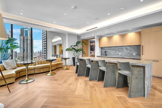 121 NE 5th Street 304, Miami, FL 33132