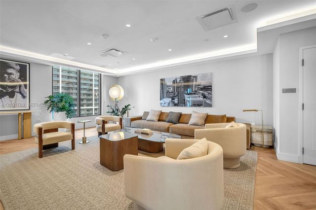 121 NE 5th Street 304, Miami, FL 33132